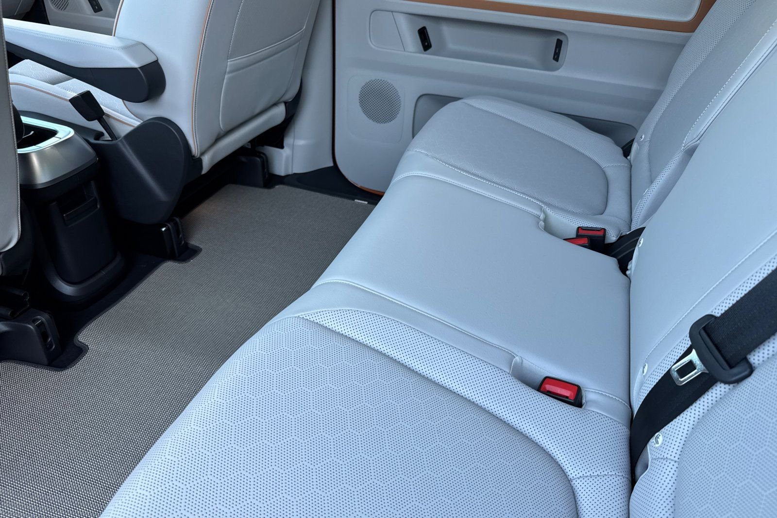 New 2025 Volkswagen ID. Buzz Pro S Plus RWD image 12
