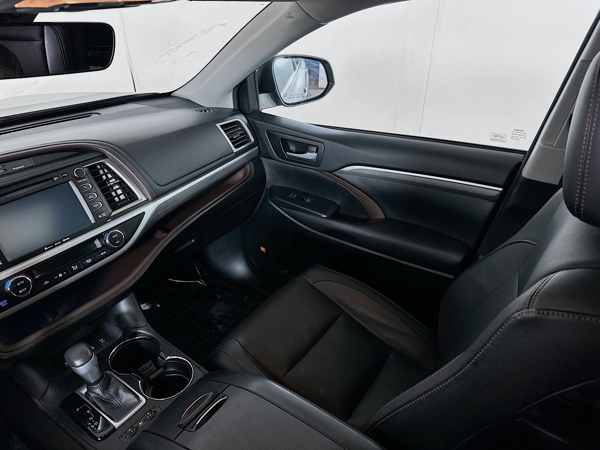 Used 2017 Toyota Highlander Limited image 24