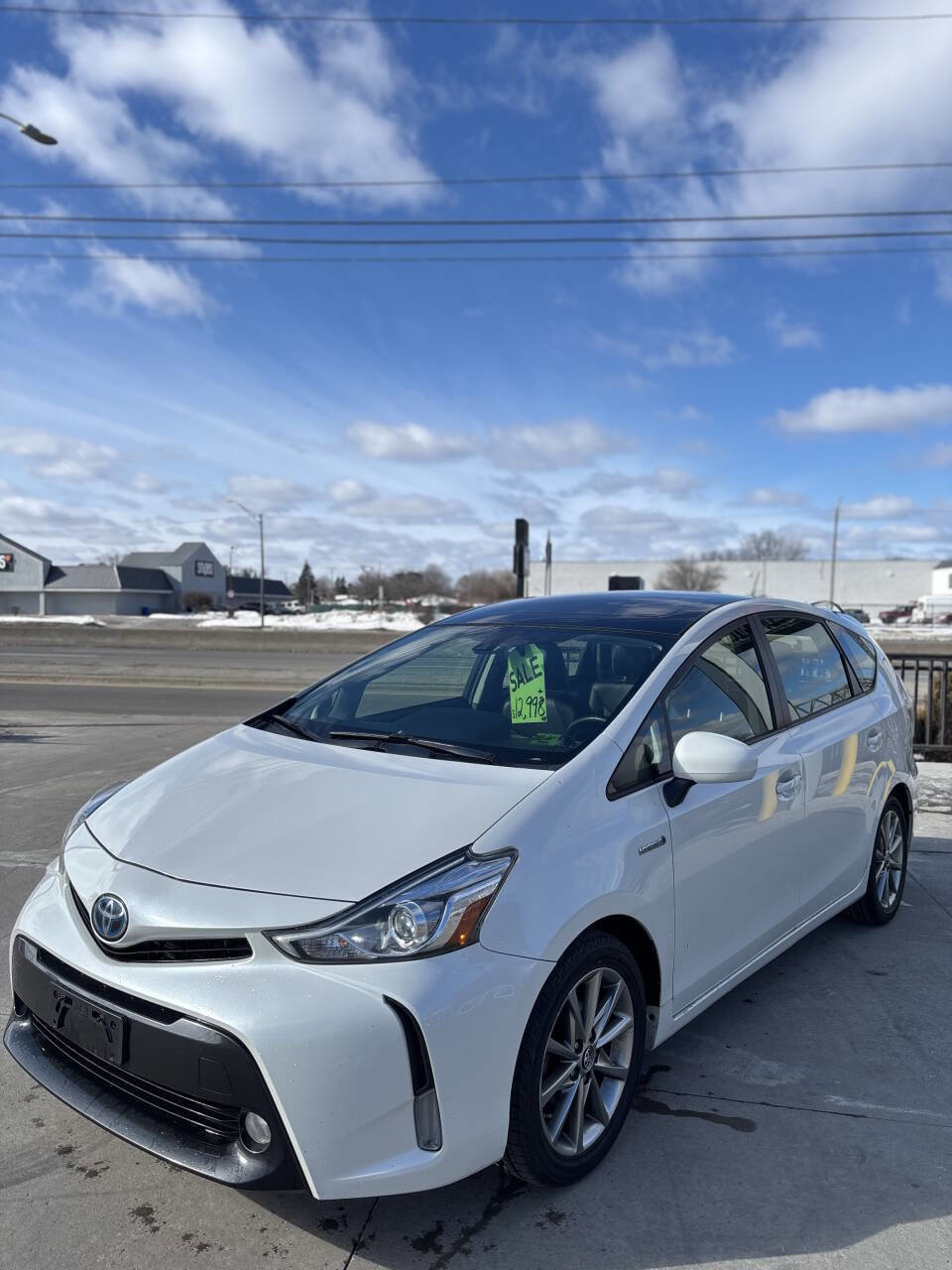Used 2017 Toyota Prius V Five image 3