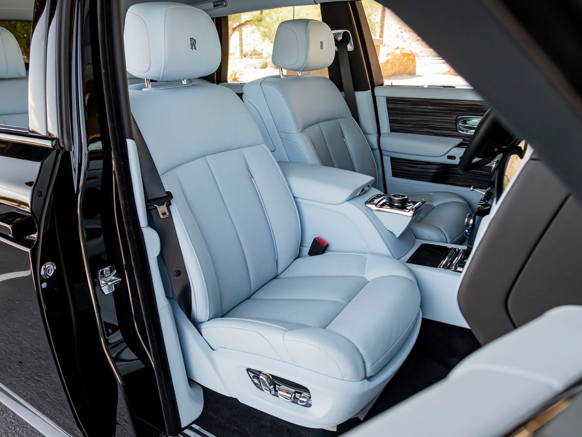 Used 2023 Rolls-Royce Phantom Sedan w/ The Phantom Package RWD image 37