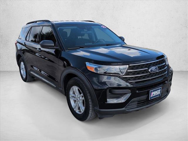 Used 2023 Ford Explorer XLT image 3
