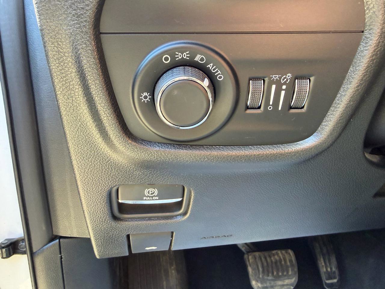 Used 2023 Jeep Grand Cherokee Altitude AWD/4WD image 19