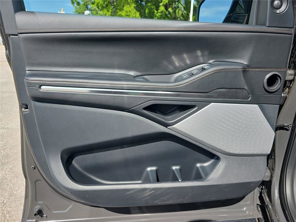 New 2026 Lincoln Navigator Black Label AWD/4WD image 16