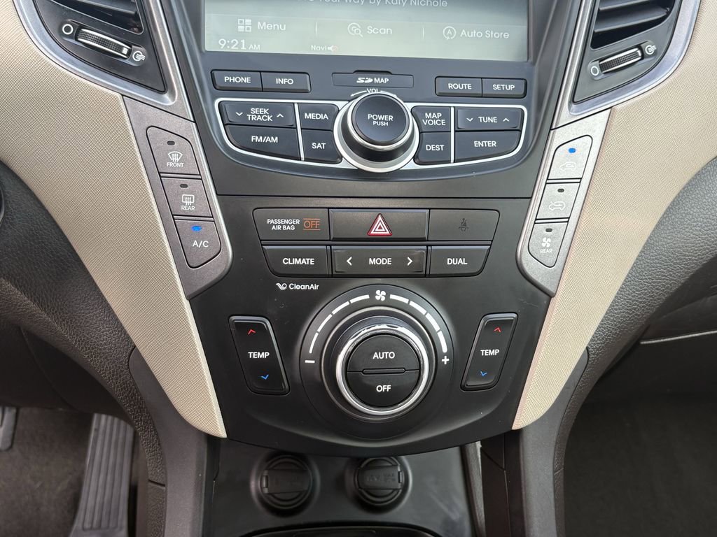 Used 2015 Hyundai Santa Fe Limited w/ Option Group 04 FWD image 19