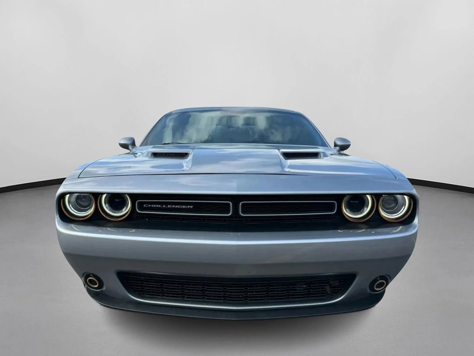 Used 2016 Dodge Challenger SXT image 8