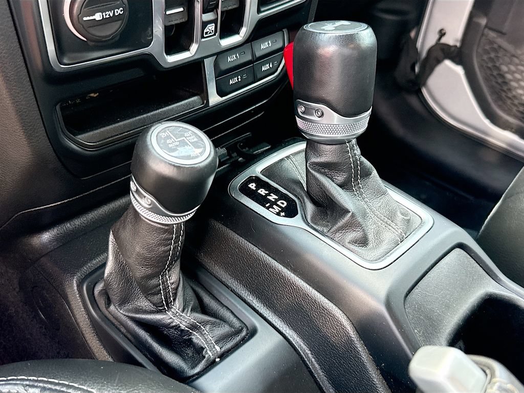 Used 2022 Jeep Wrangler Unlimited Sahara AWD/4WD image 15