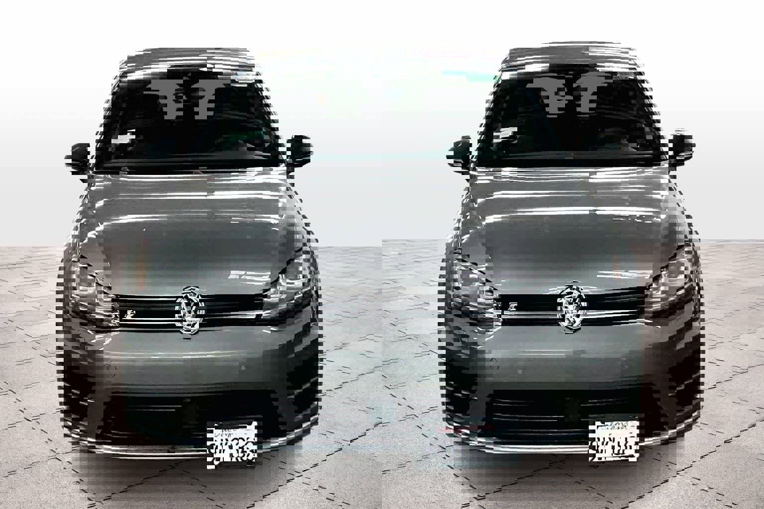 Used 2017 Volkswagen Golf R 4-Door image 3