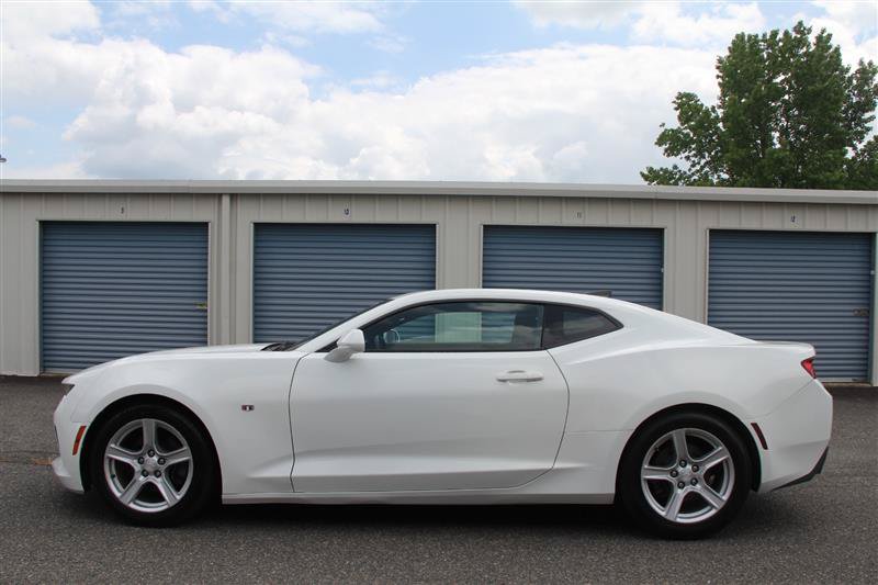 Used 2017 Chevrolet Camaro LT RWD image 8