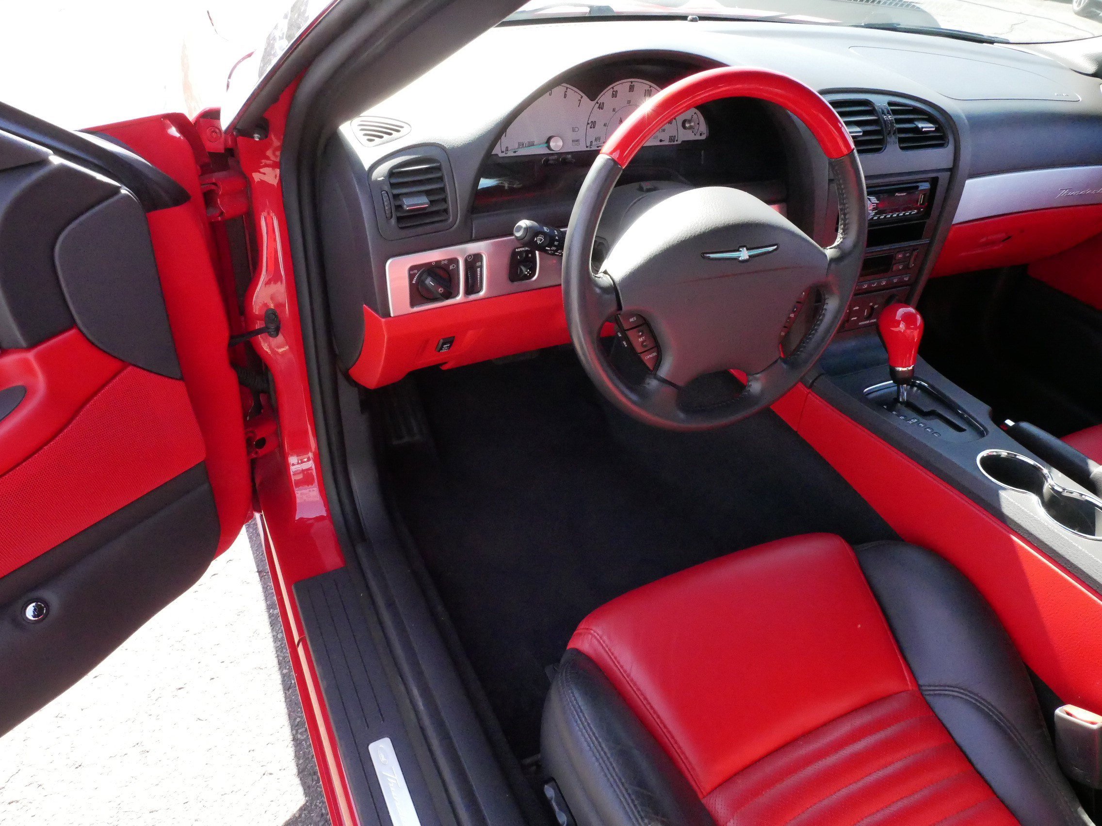 Used 2002 Ford Thunderbird image 9