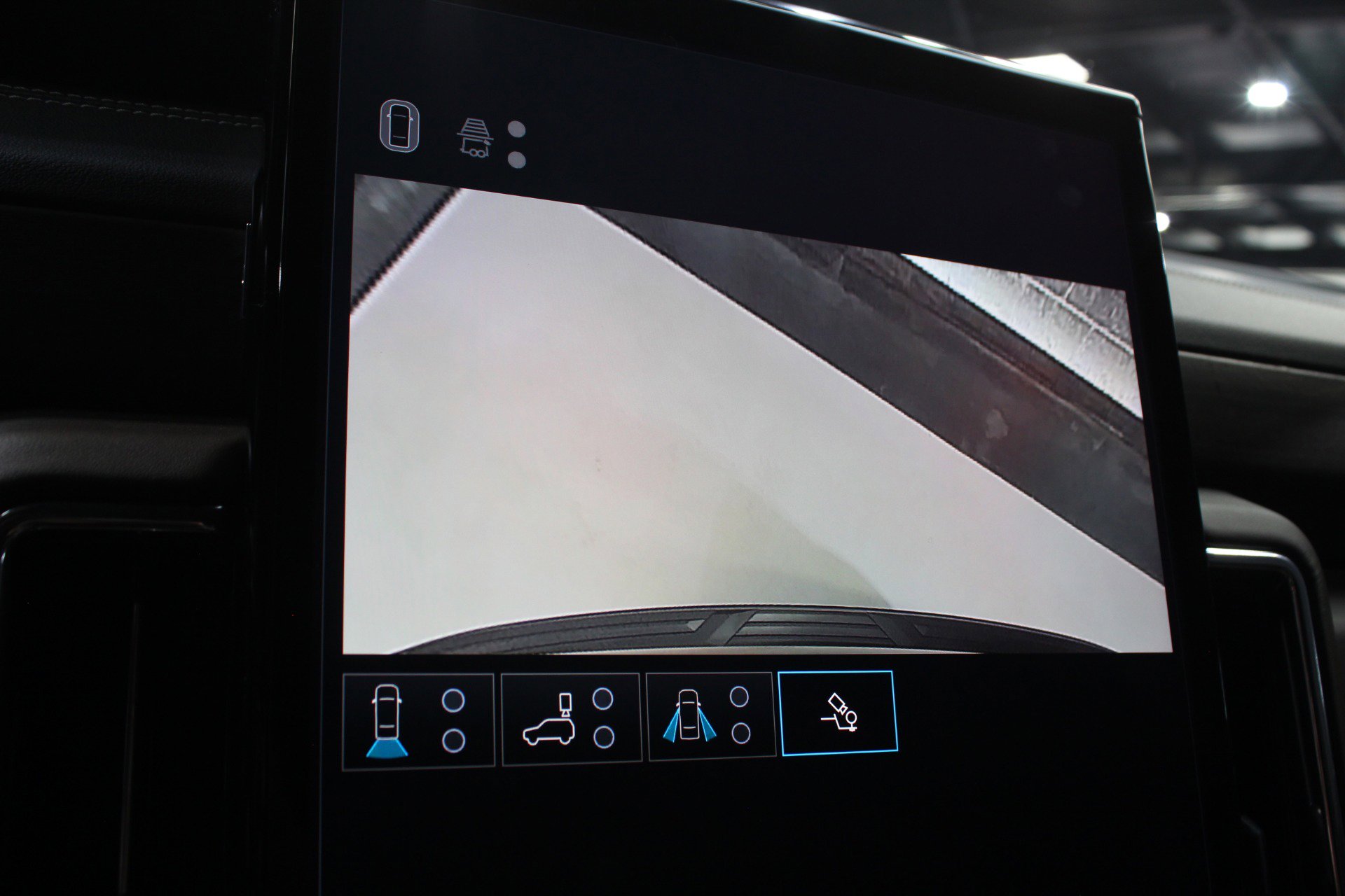 Used 2025 GMC Yukon Denali Ultimate w/ LPO, Floor Liner Package AWD/4WD image 73