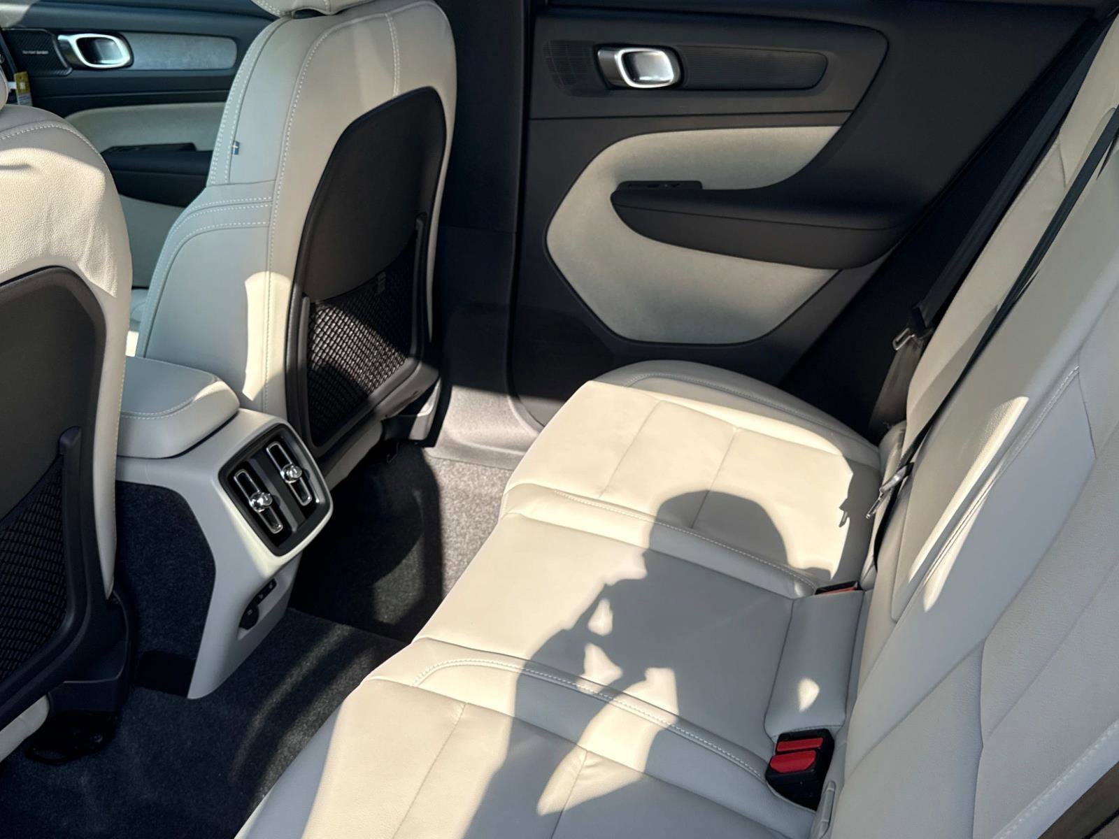 New 2026 Volvo XC40 B5 Ultra w/ Climate Package AWD/4WD image 12
