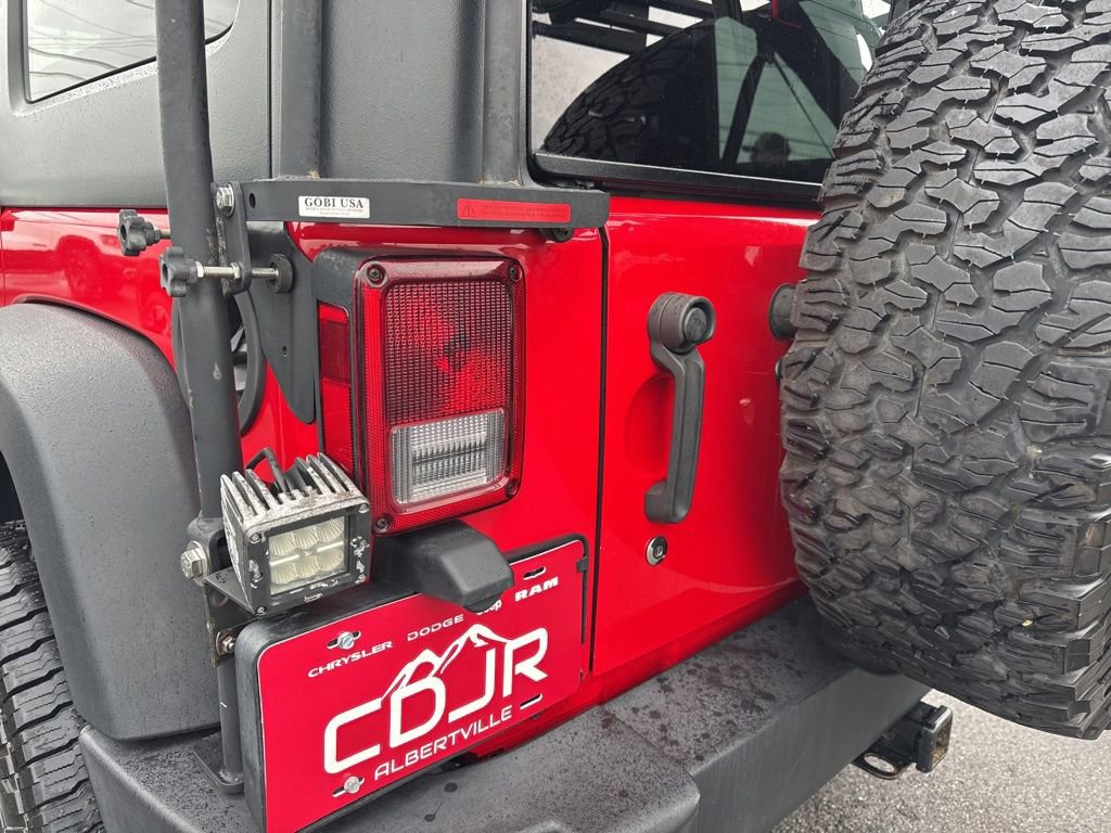 Used 2016 Jeep Wrangler Unlimited Rubicon w/ Connectivity Group image 22