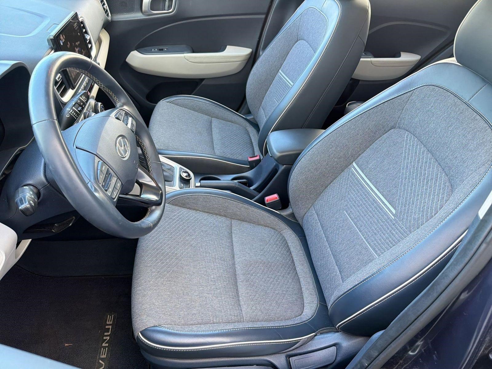 Used 2022 Hyundai Venue Limited FWD image 5