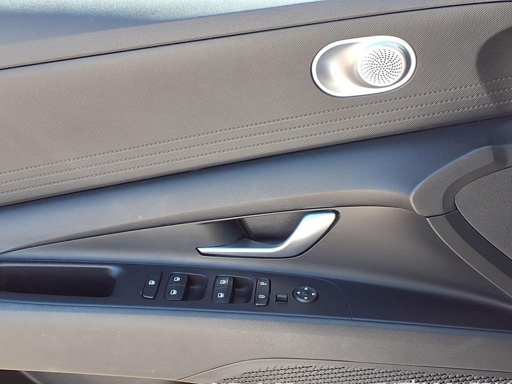 Used 2023 Hyundai Elantra SEL image 14