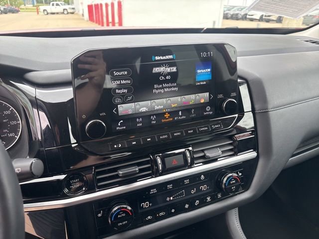 Used 2025 Nissan Pathfinder SL AWD/4WD image 16