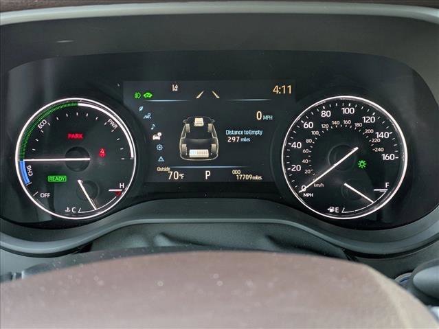 Used 2023 Toyota Sienna Platinum image 11