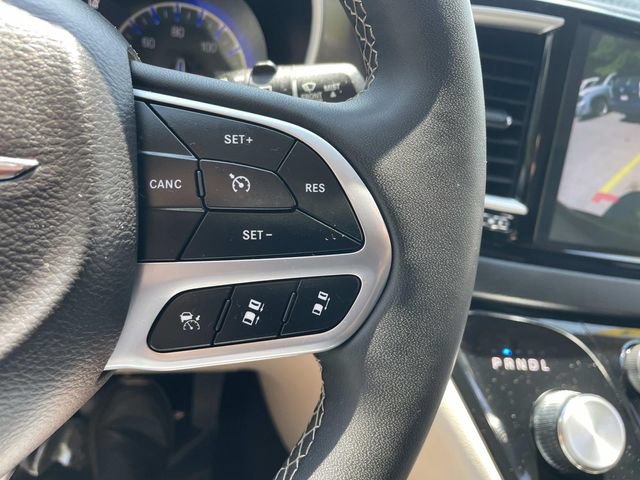 Used 2024 Chrysler Pacifica Touring-L FWD image 31