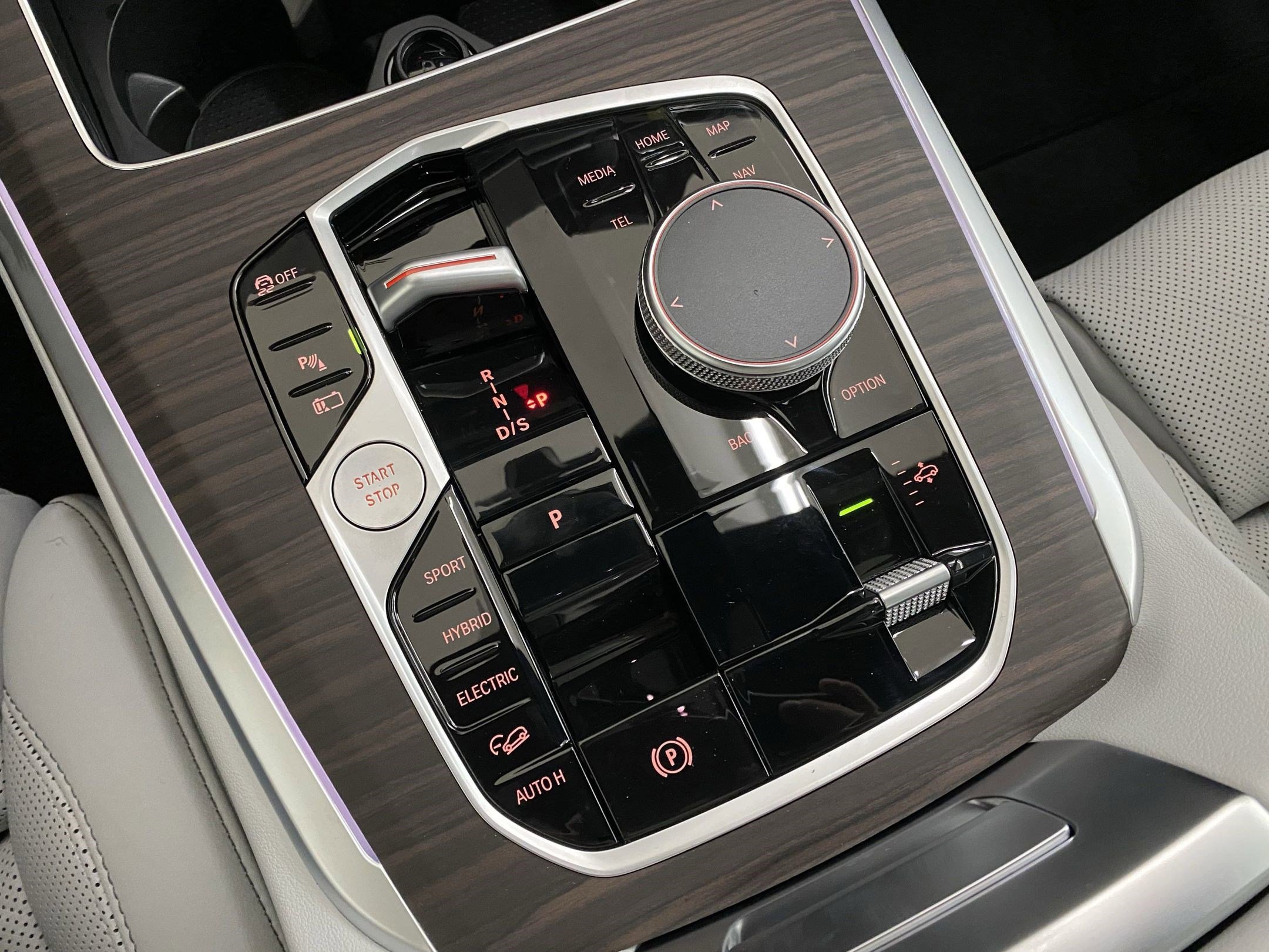 Used 2026 BMW X5 xDrive50e w/ Climate Comfort Package image 18