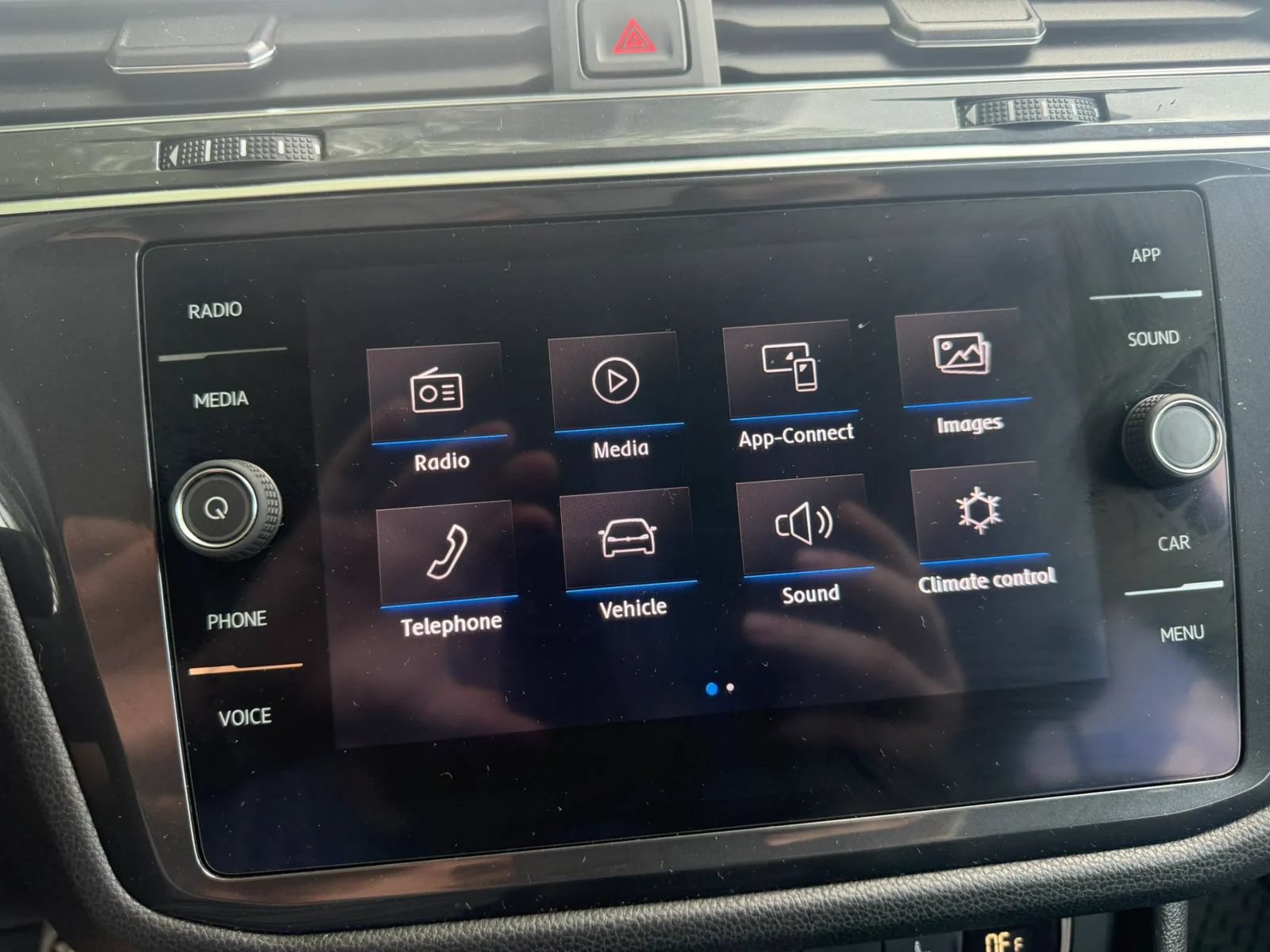 Used 2020 Volkswagen Tiguan SE w/ Panoramic Sunroof Package AWD/4WD image 16