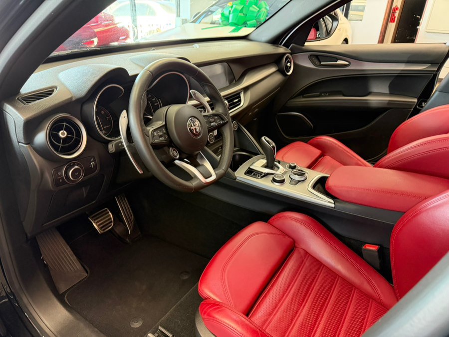 Used 2023 Alfa Romeo Stelvio Veloce AWD/4WD image 16