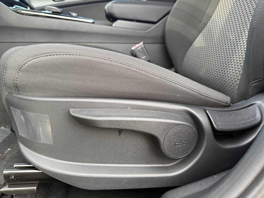 New 2025 Kia Sportage LX image 11