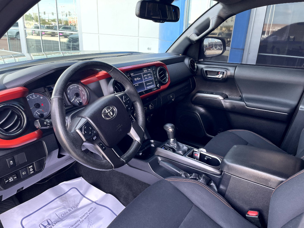 Used 2020 Toyota Tacoma TRD Off-Road AWD/4WD image 12