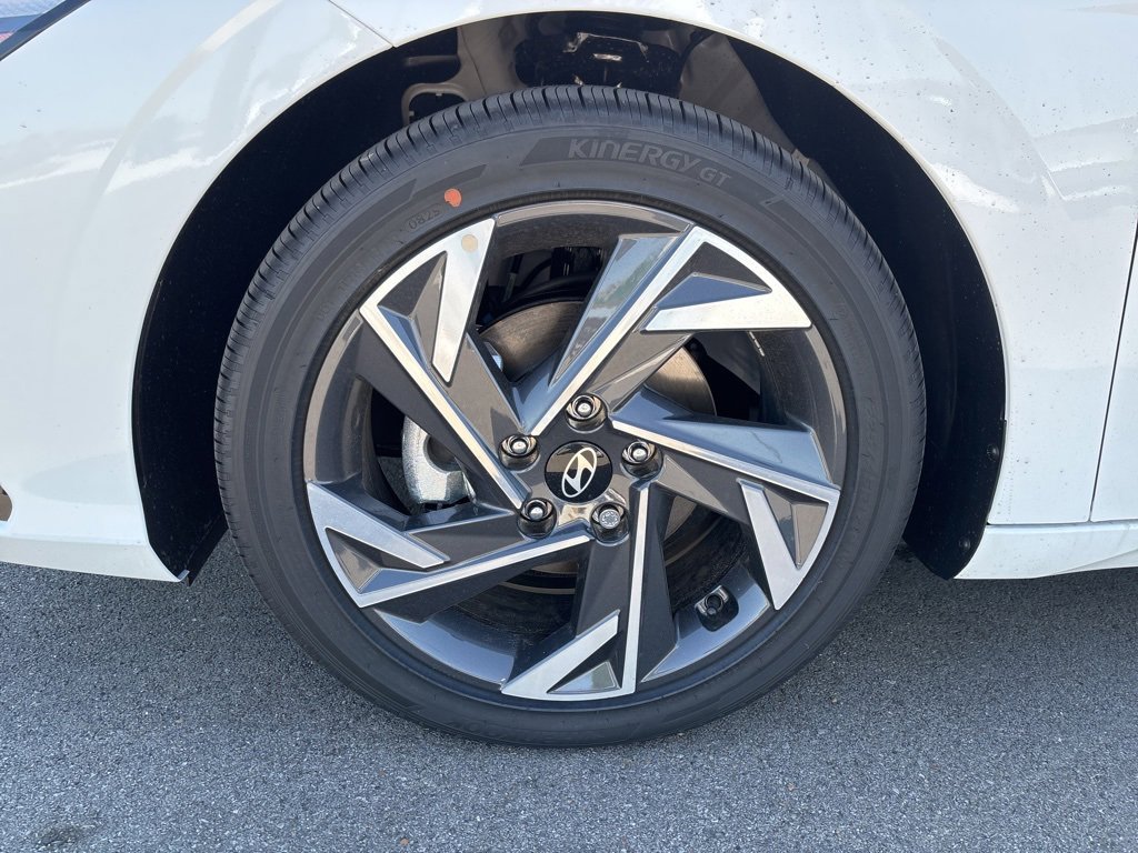 New 2025 Hyundai Elantra Limited image 9