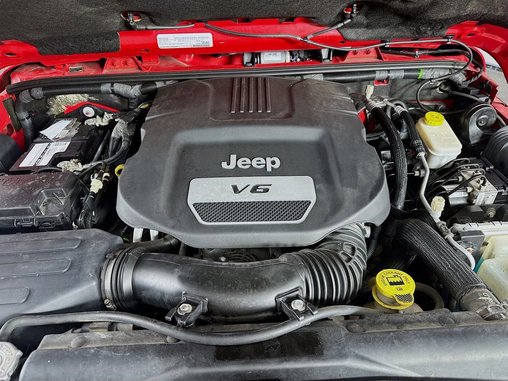 Used 2016 Jeep Wrangler Unlimited Sahara w/ Connectivity Group image 30