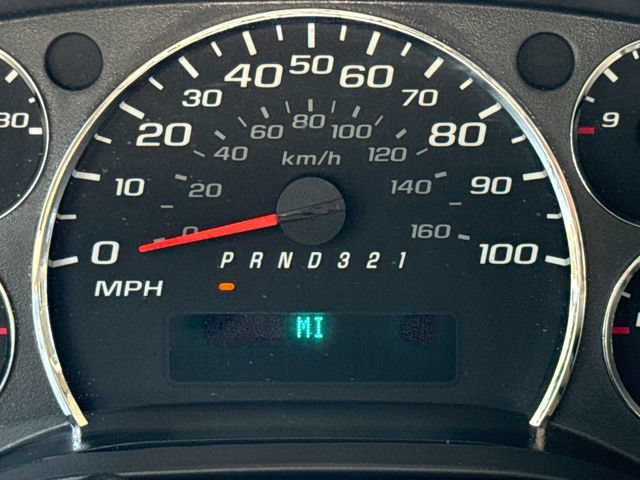 Used 2011 GMC Savana 1500 RWD image 25