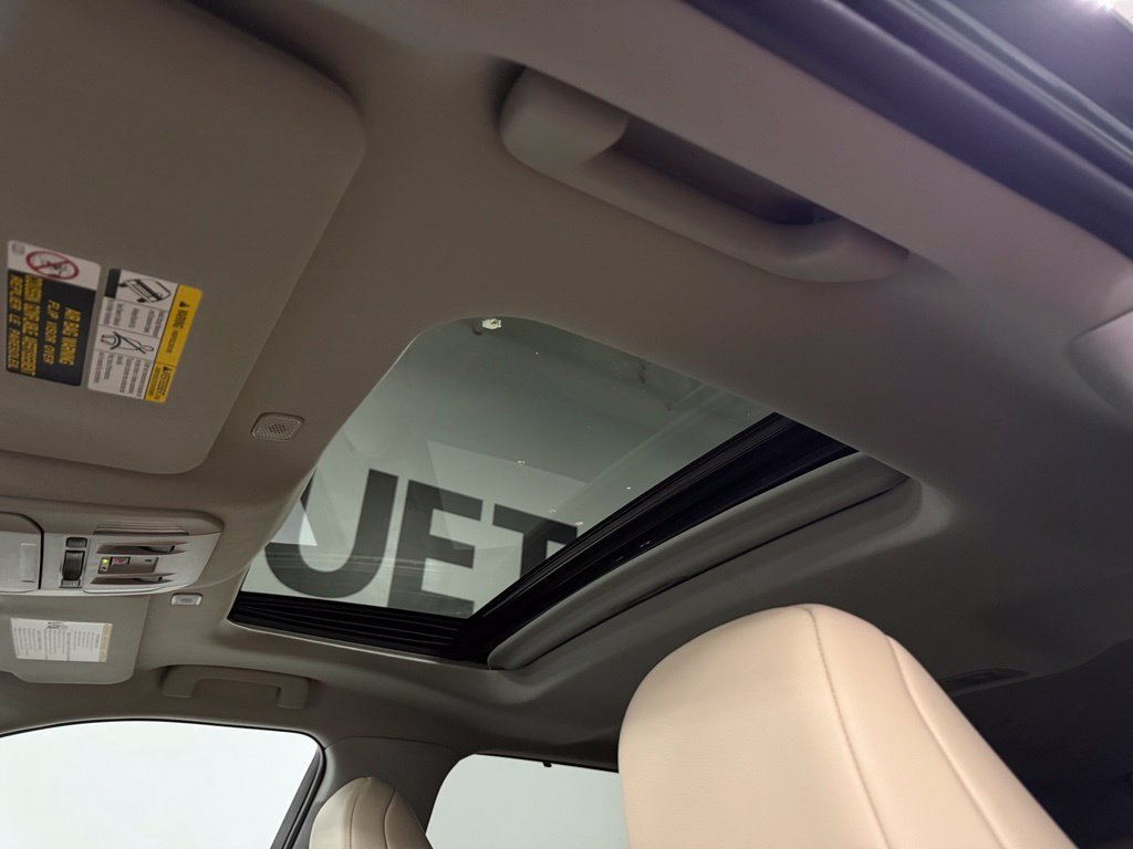 Used 2025 Toyota Highlander XLE AWD/4WD image 15