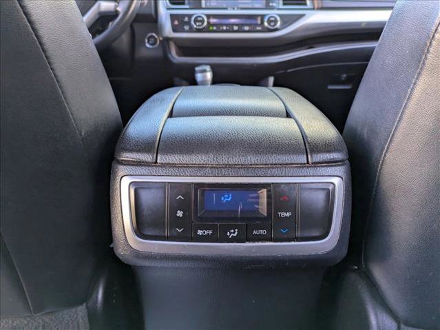Used 2015 Toyota Highlander XLE image 19
