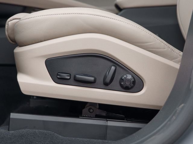 Certified 2025 Porsche Macan 4 Electric image 21