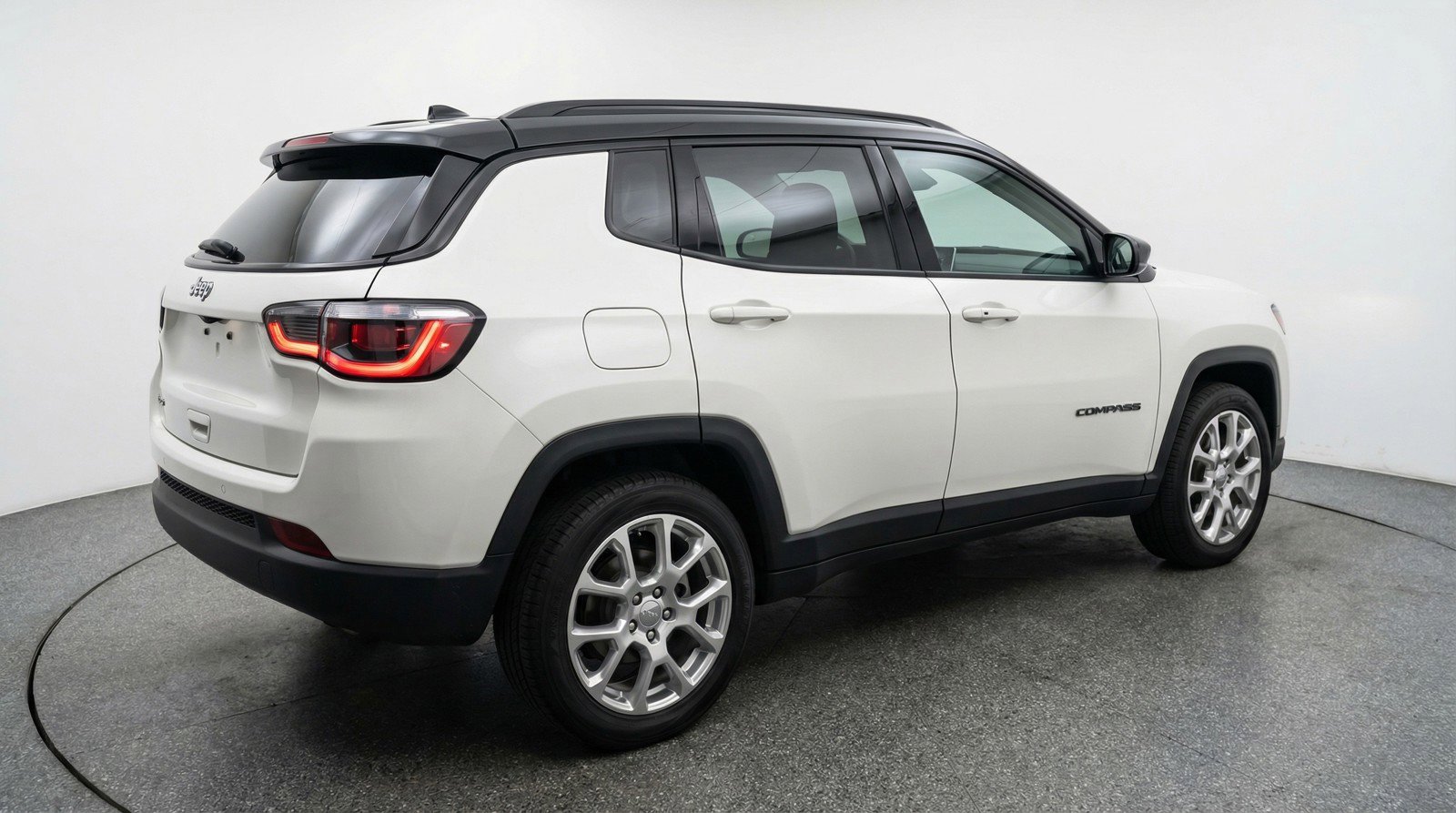 Used 2025 Jeep Compass Limited image 9