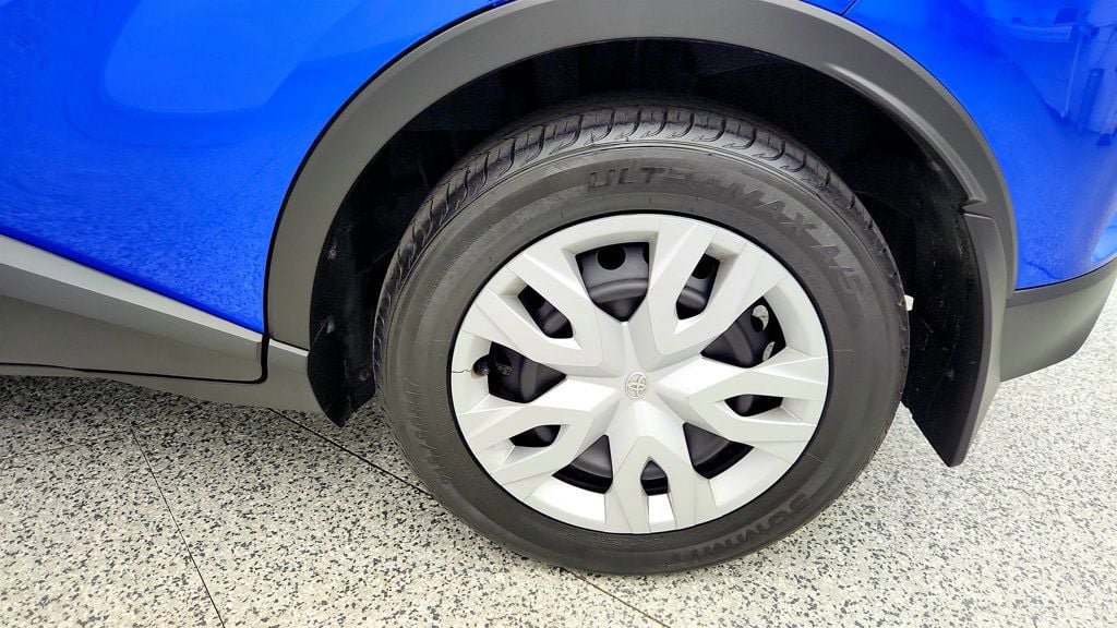 Used 2019 Toyota C-HR LE FWD image 9