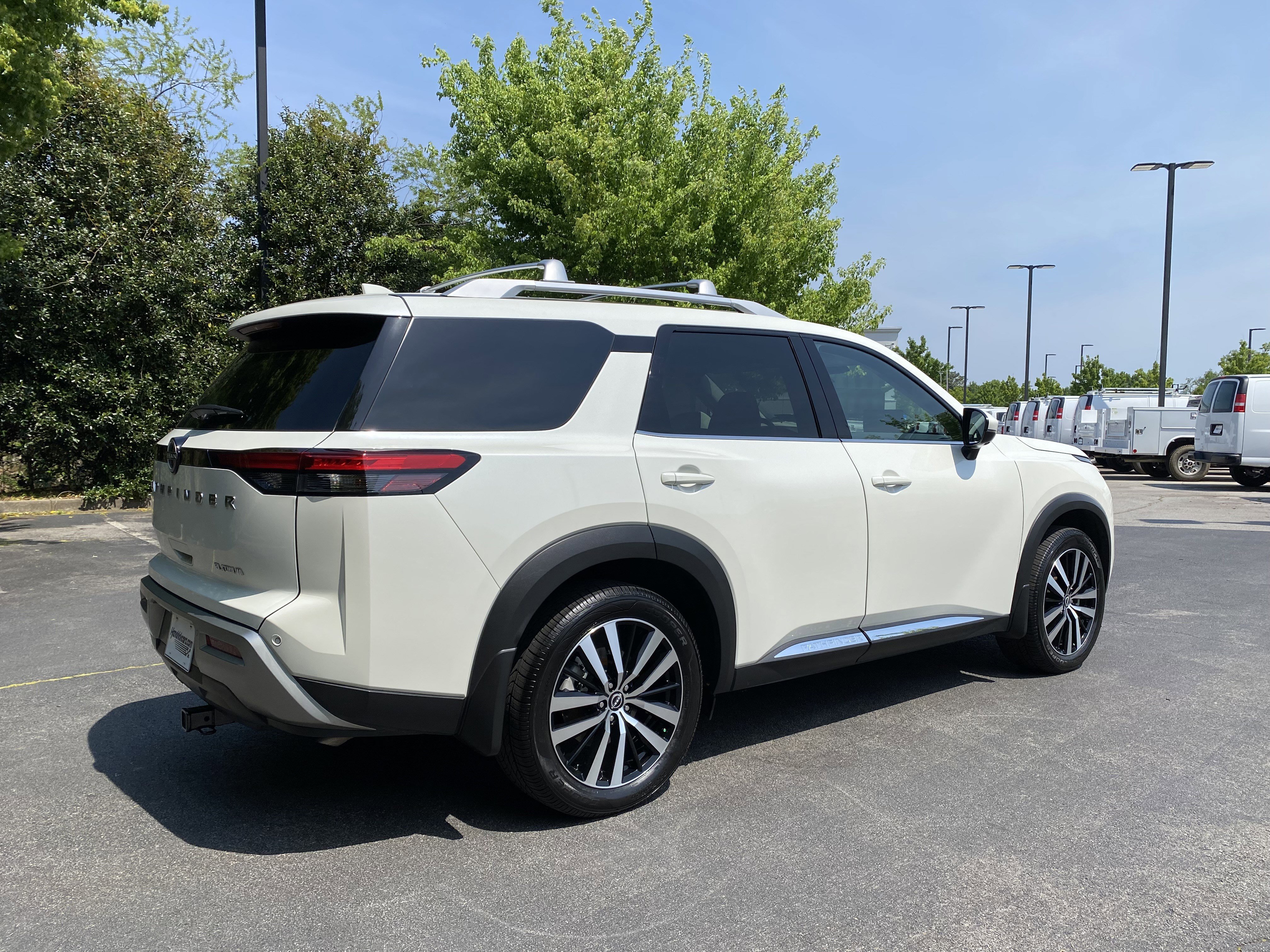 Used 2024 Nissan Pathfinder Platinum image 9