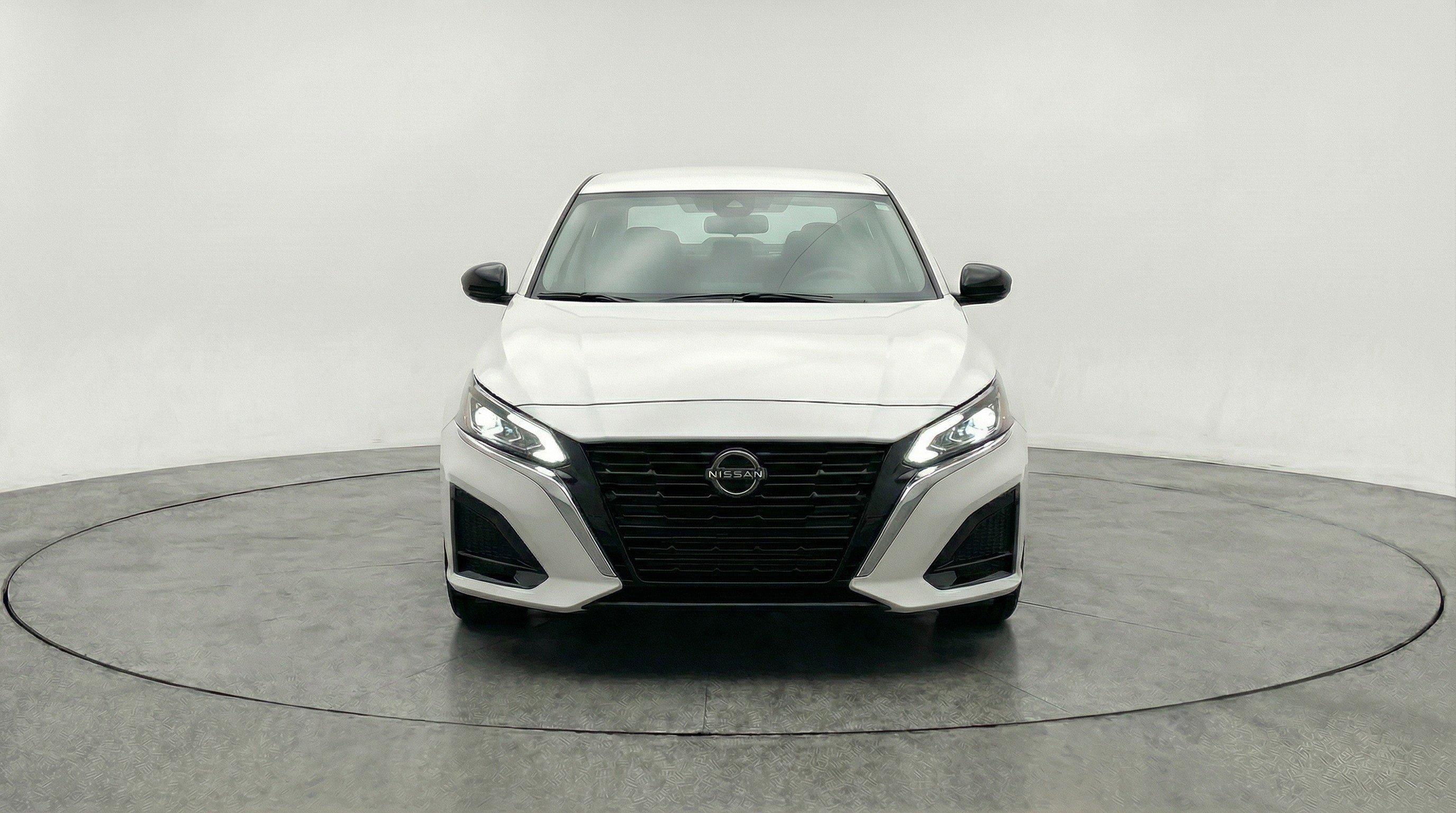 Used 2025 Nissan Altima 2.5 SV image 2