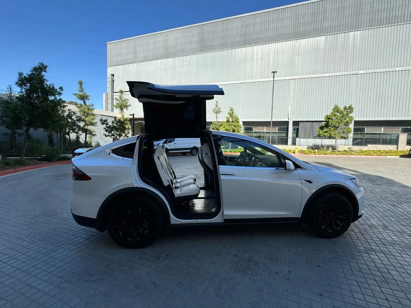 Used 2017 Tesla Model X 100D AWD/4WD image 5