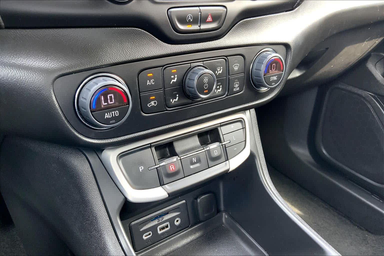 Certified 2023 GMC Terrain SLT w/ Elevation Edition FWD image 34