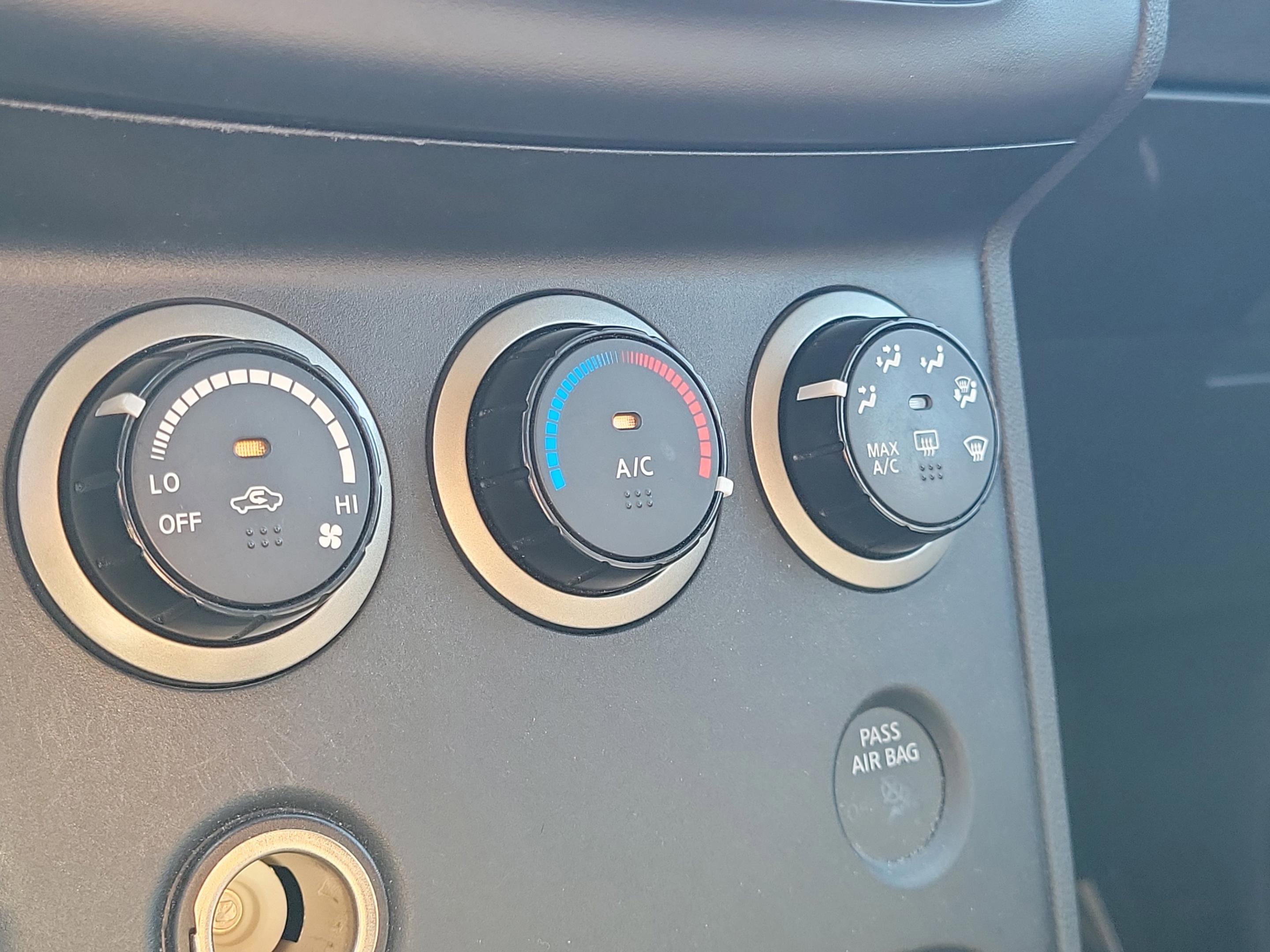 Used 2011 Nissan Rogue SV image 25