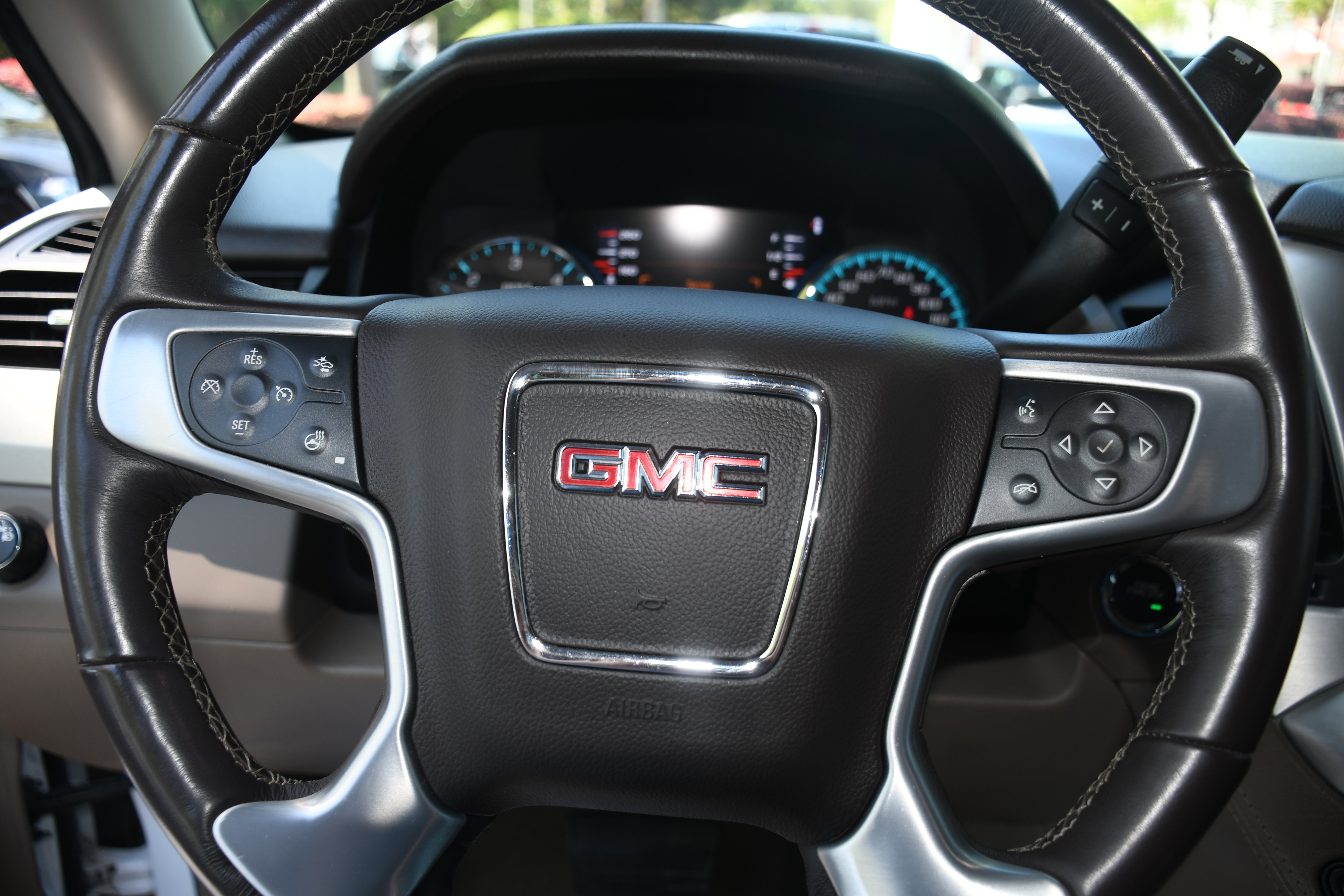 Used 2017 GMC Yukon SLT image 13