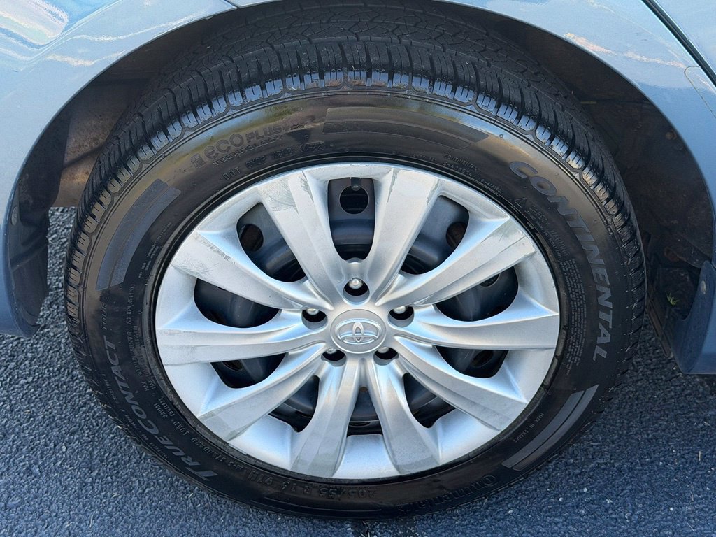 Used 2013 Toyota Corolla LE FWD image 27