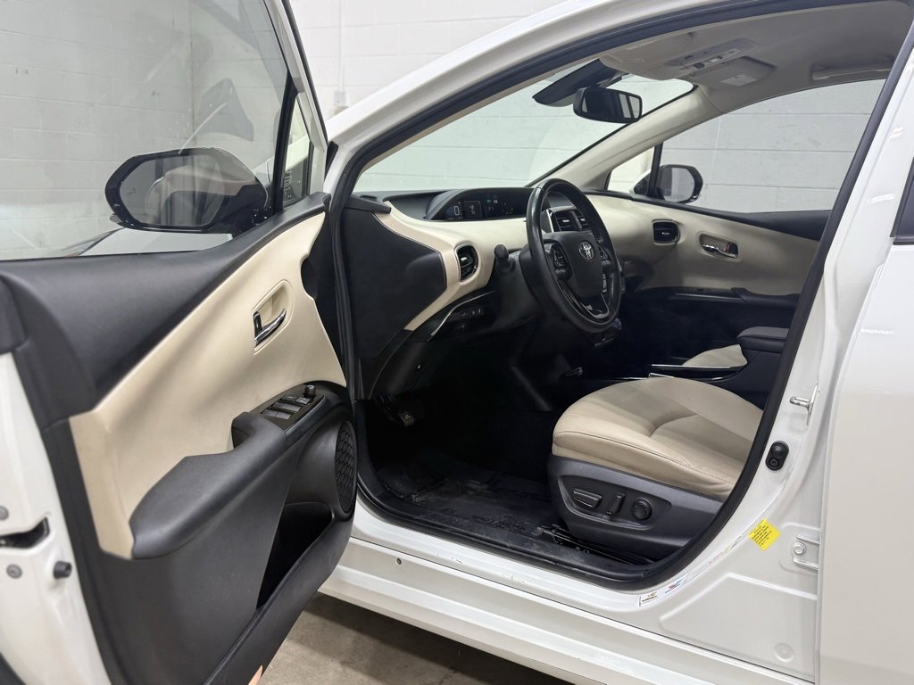 Used 2020 Toyota Prius XLE image 27