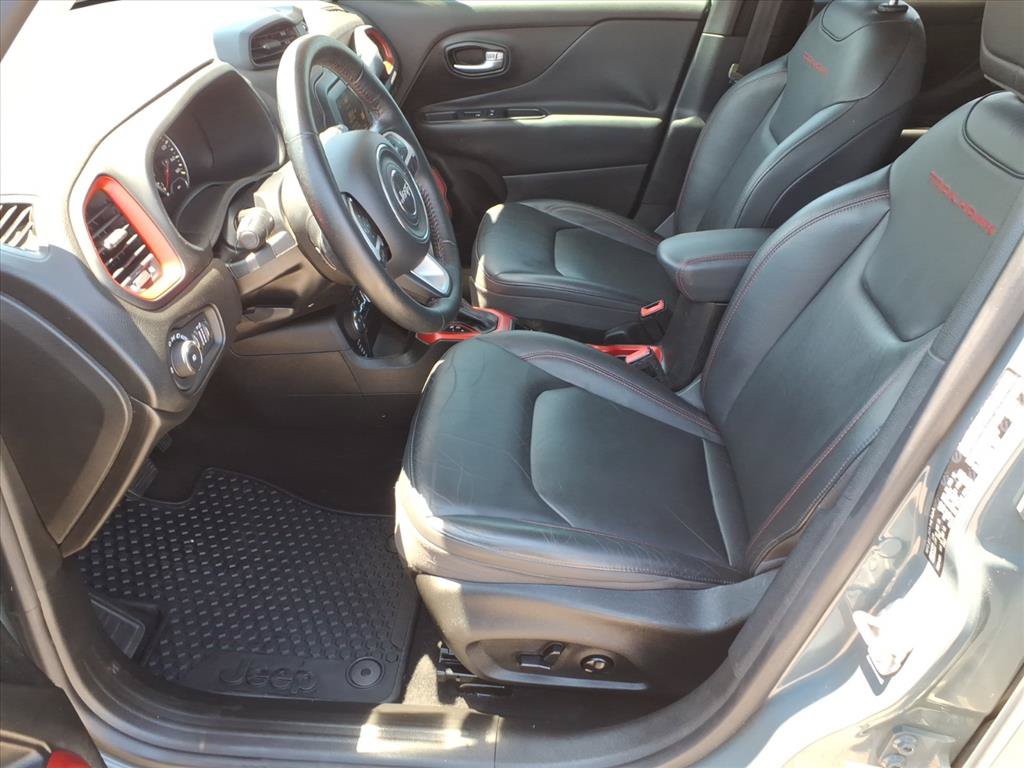 Used 2016 Jeep Renegade Trailhawk w/ Premium Trailhawk Package AWD/4WD image 12