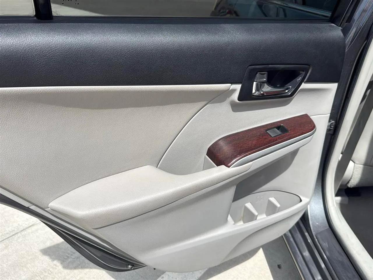 Used 2012 Toyota Camry XLE FWD image 40