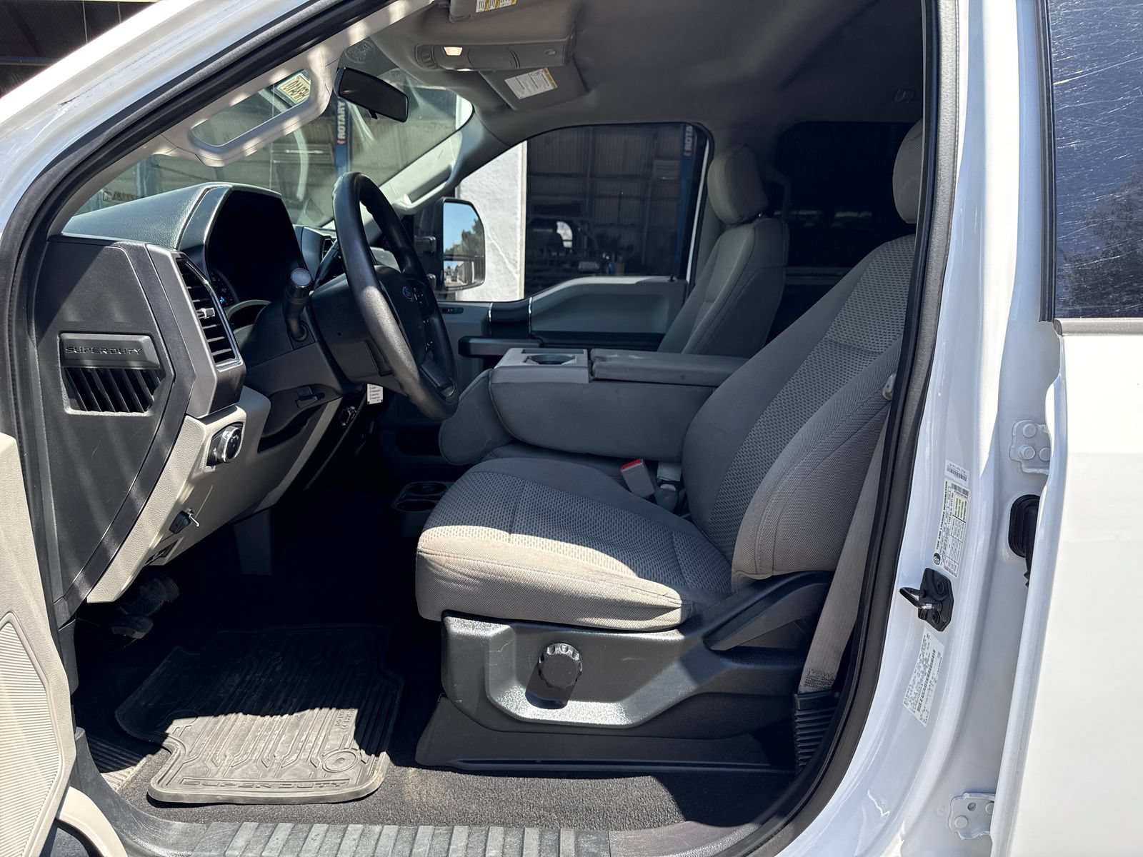 Used 2019 Ford F250 XLT w/ Snow Plow Prep Package AWD/4WD image 9