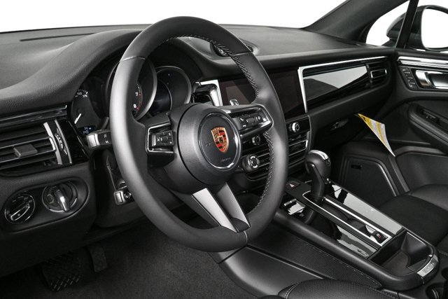 New 2026 Porsche Macan image 4
