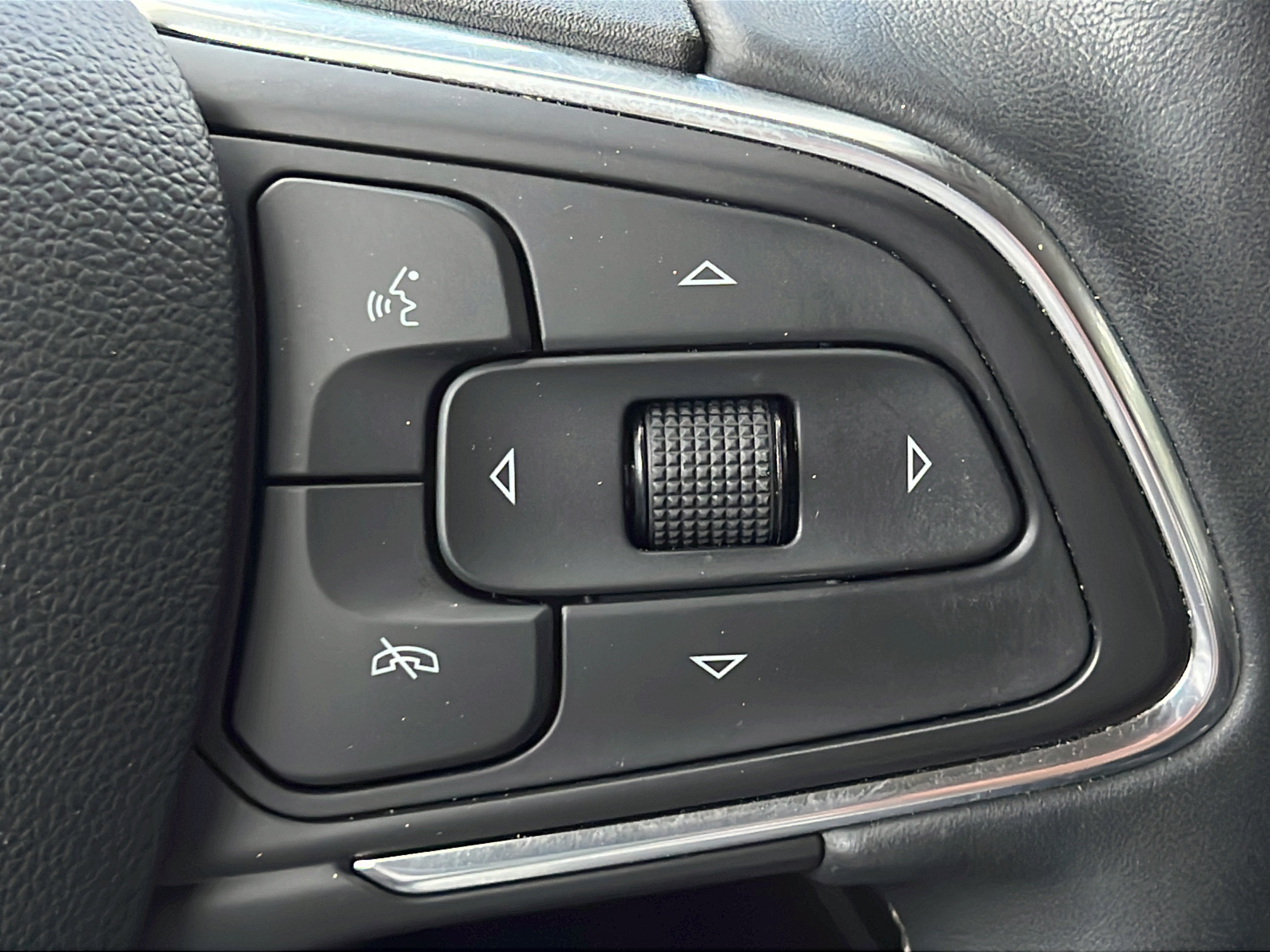 Used 2023 Buick Envision Preferred FWD image 18
