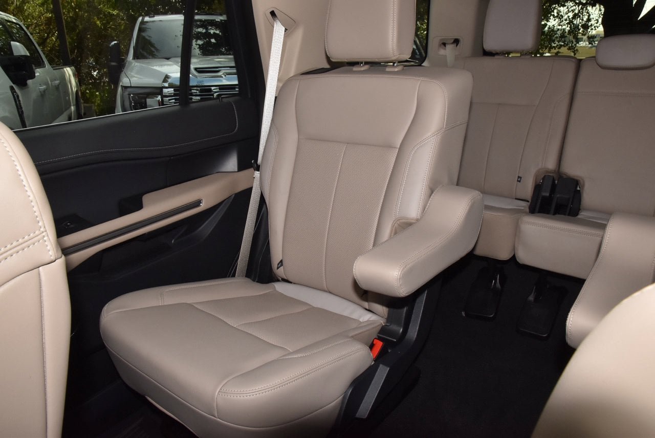 Used 2024 Ford Expedition XLT RWD image 20