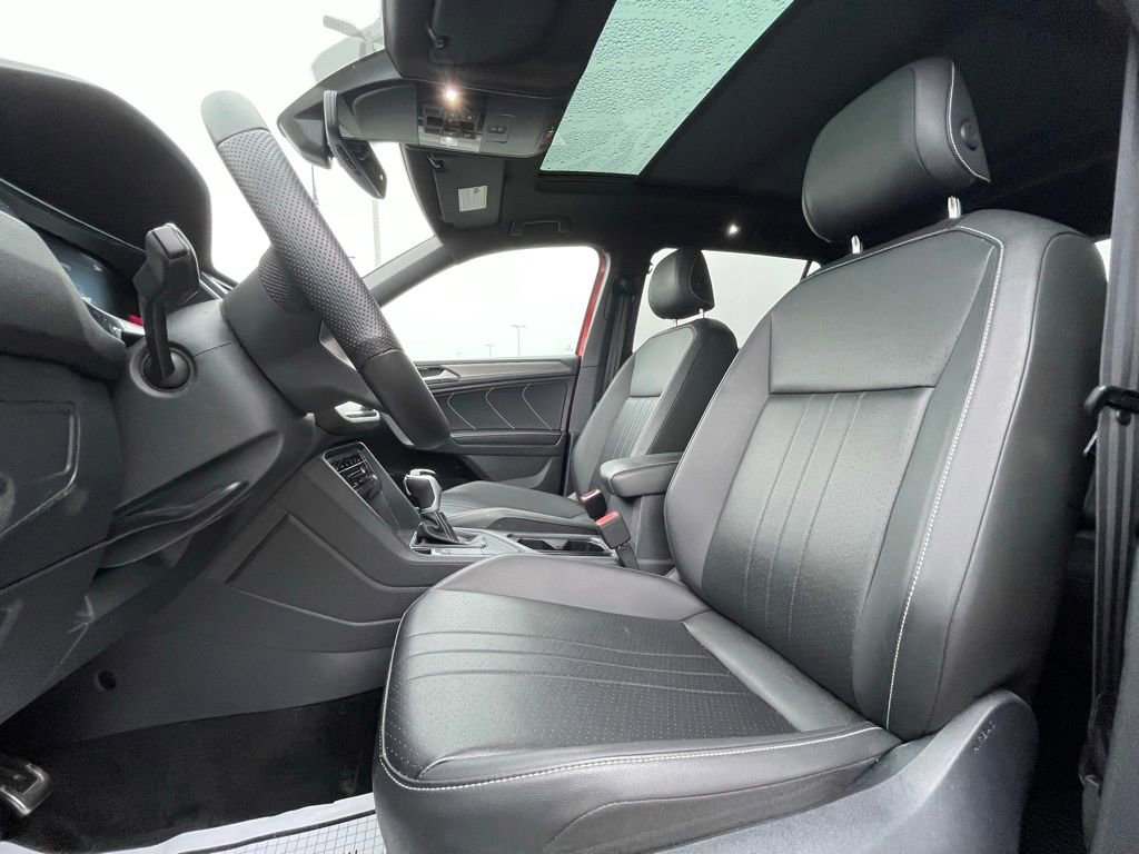 Used 2024 Volkswagen Tiguan SE R-Line image 22