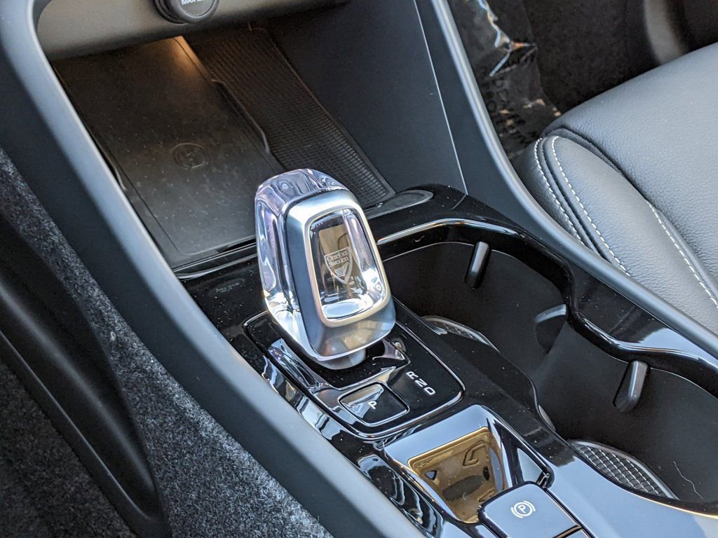 Certified 2026 Volvo XC40 B5 Plus w/ Protection Package Premier image 19